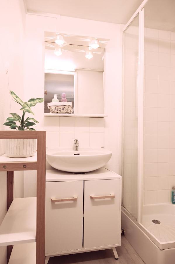 לאבאל Studio En Duplex En Centre Ville מראה חיצוני תמונה